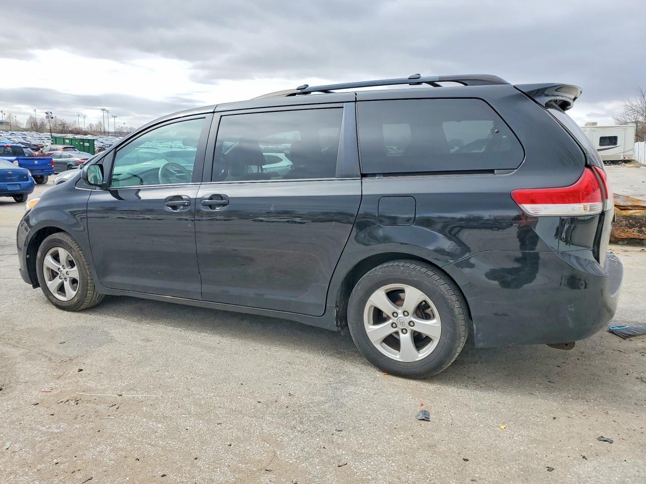 2014 TOYOTA SIENNA
