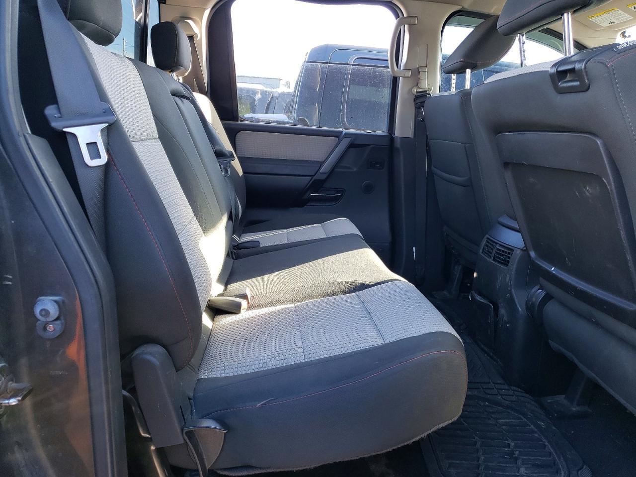2011 NISSAN Titan