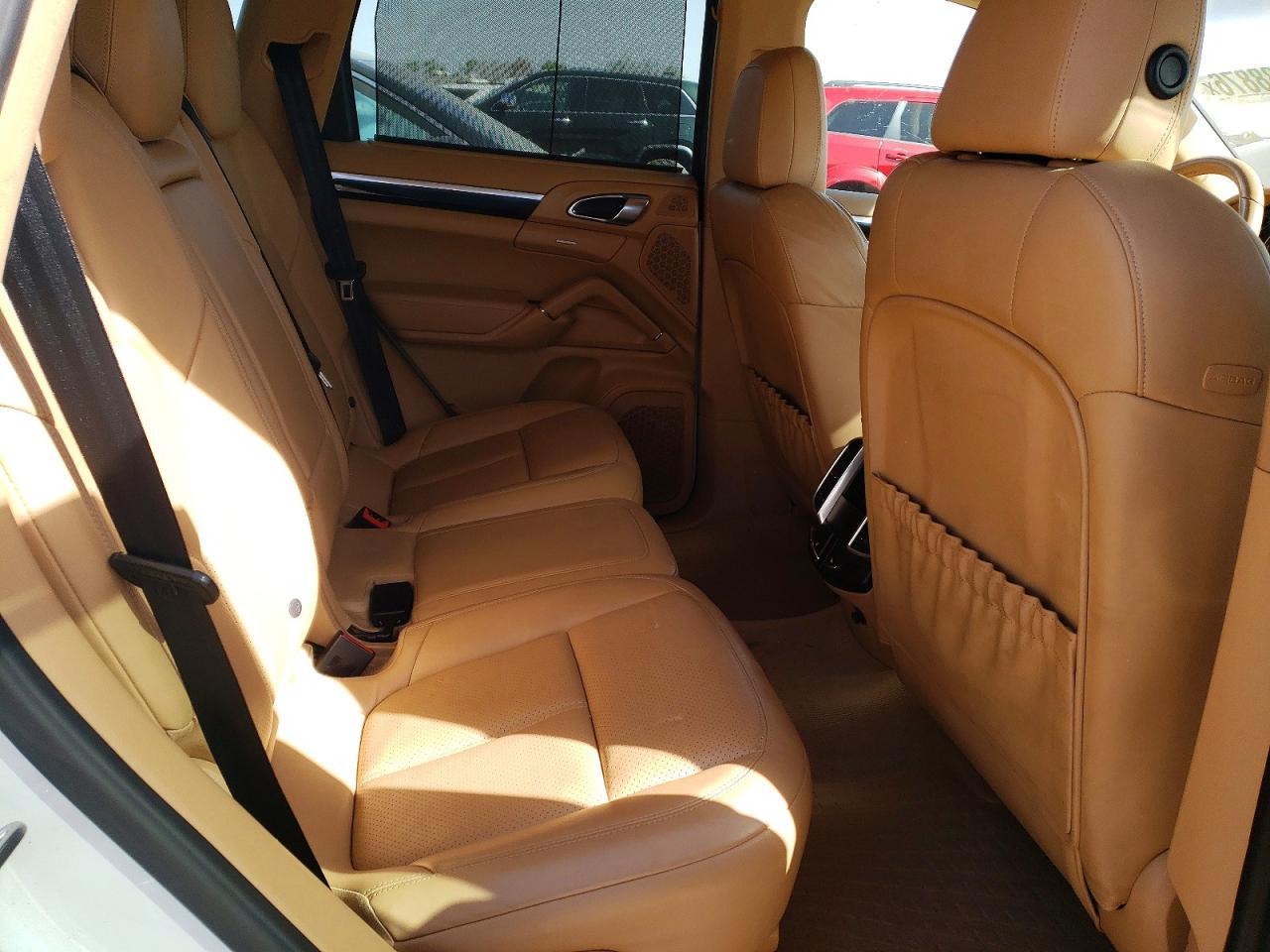 2014 PORSCHE CAYENNE