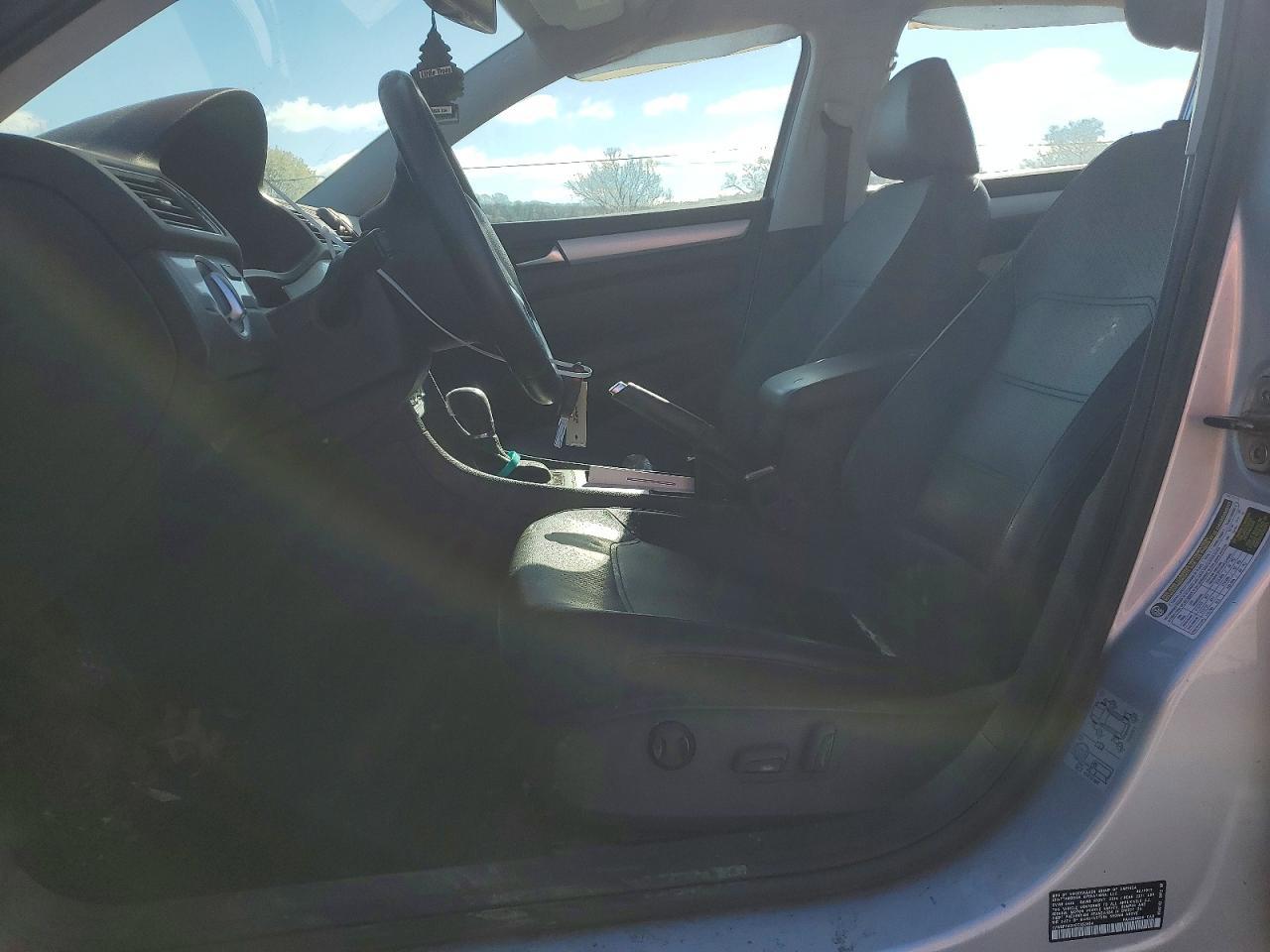 2012 VOLKSWAGEN Passat