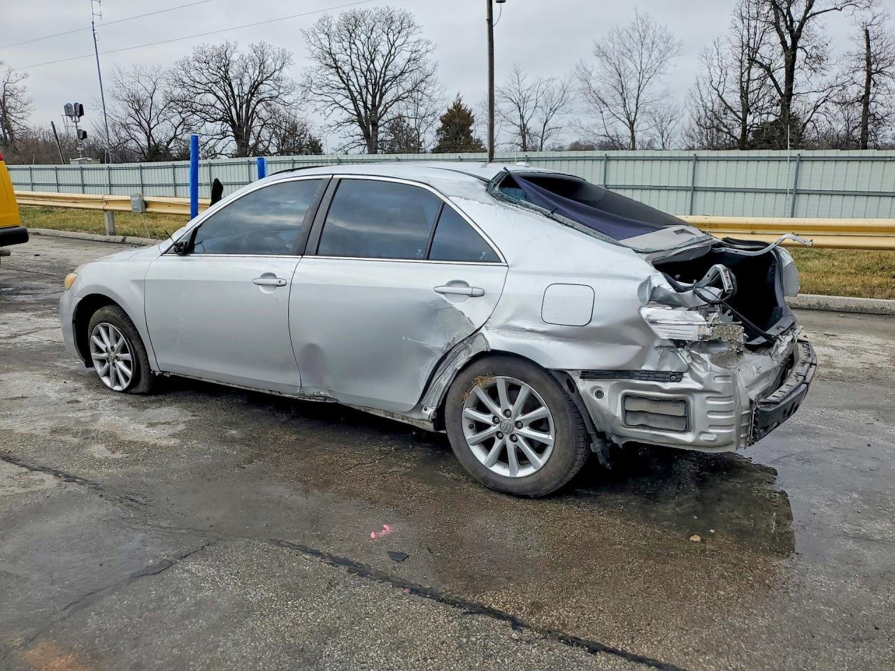 2011 TOYOTA CAMRY
