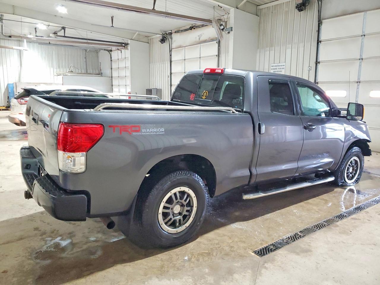 2011 TOYOTA TUNDRA