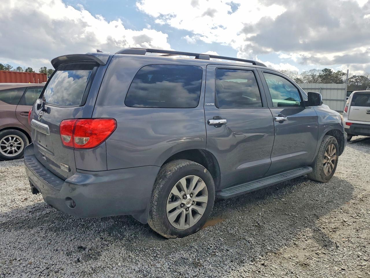 2011 TOYOTA Sequoia