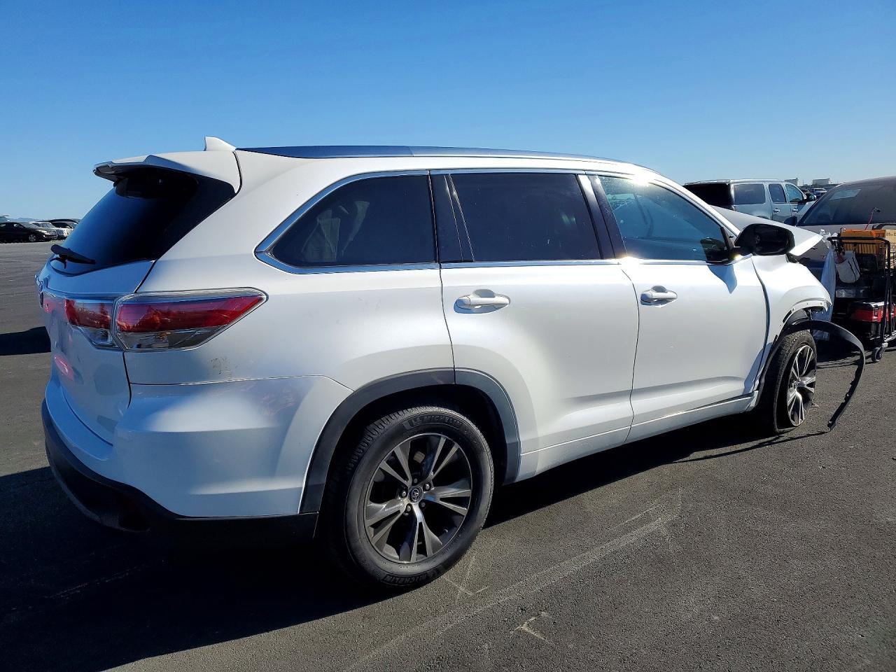 2016 TOYOTA HIGHLANDER