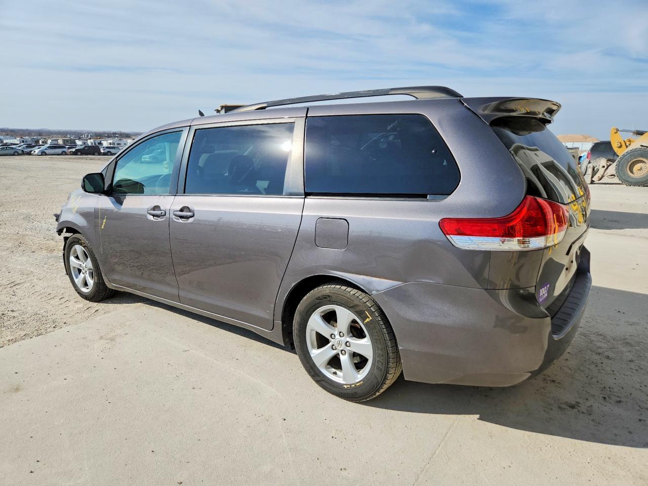 2011 TOYOTA SIENNA
