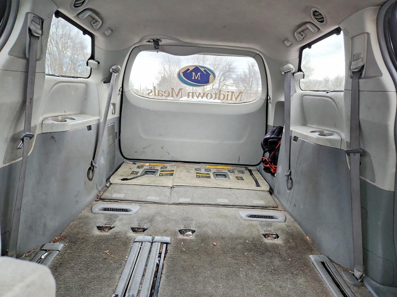 2011 TOYOTA SIENNA