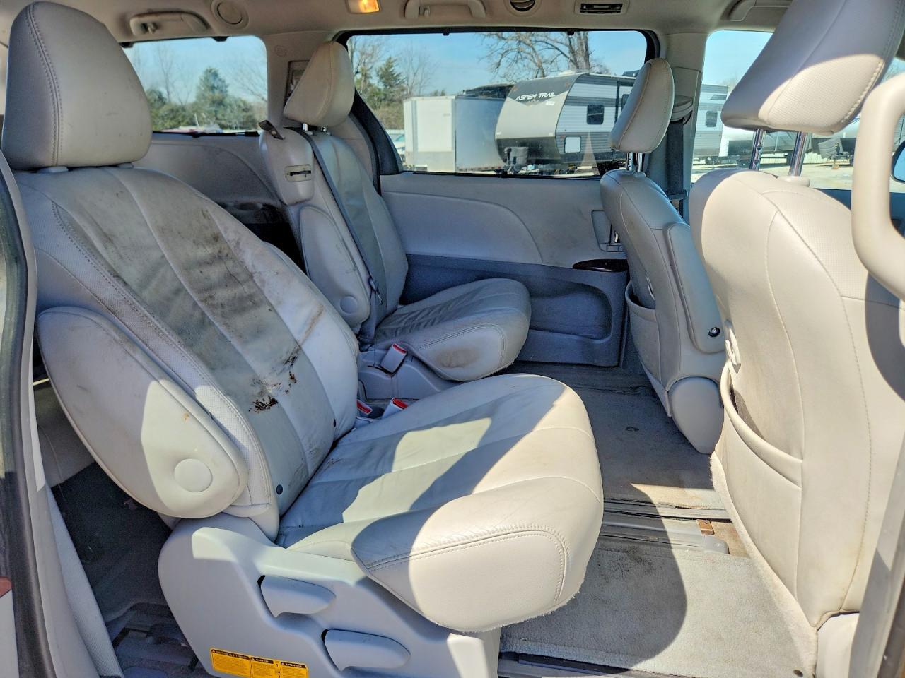2014 TOYOTA SIENNA