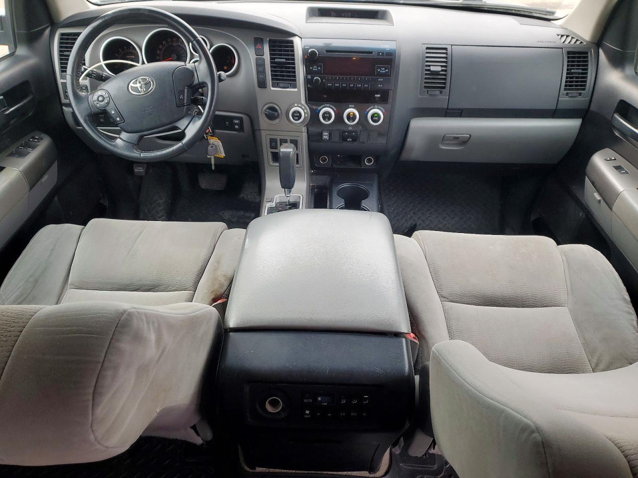 2011 TOYOTA Sequoia
