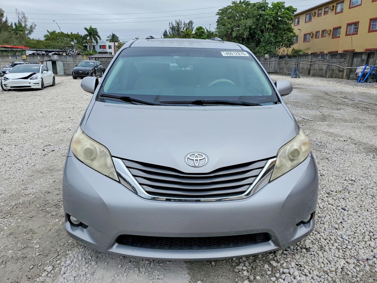 2013 TOYOTA SIENNA