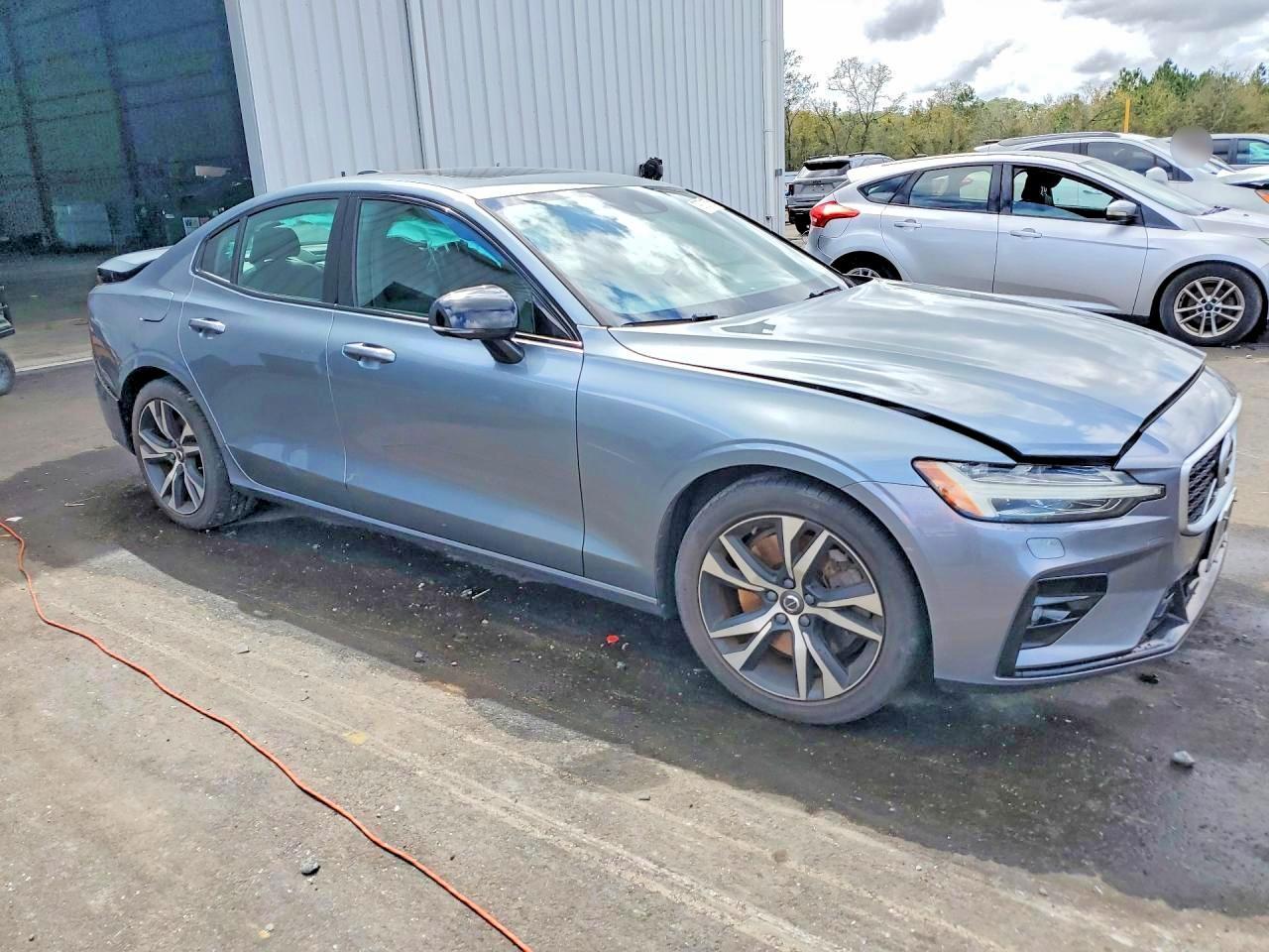 2019 VOLVO S60