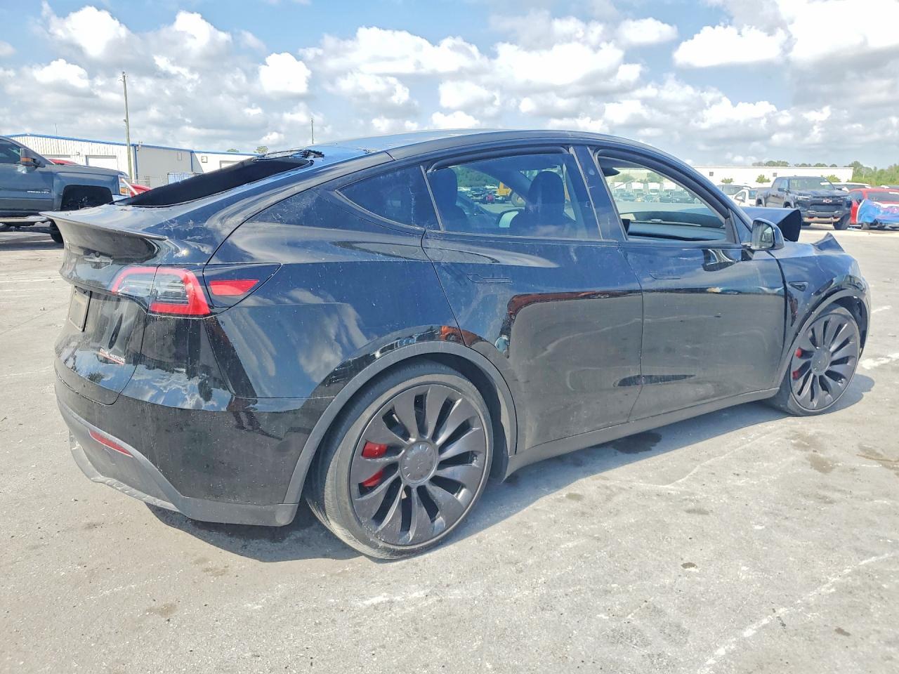 2025 TESLA MODEL Y