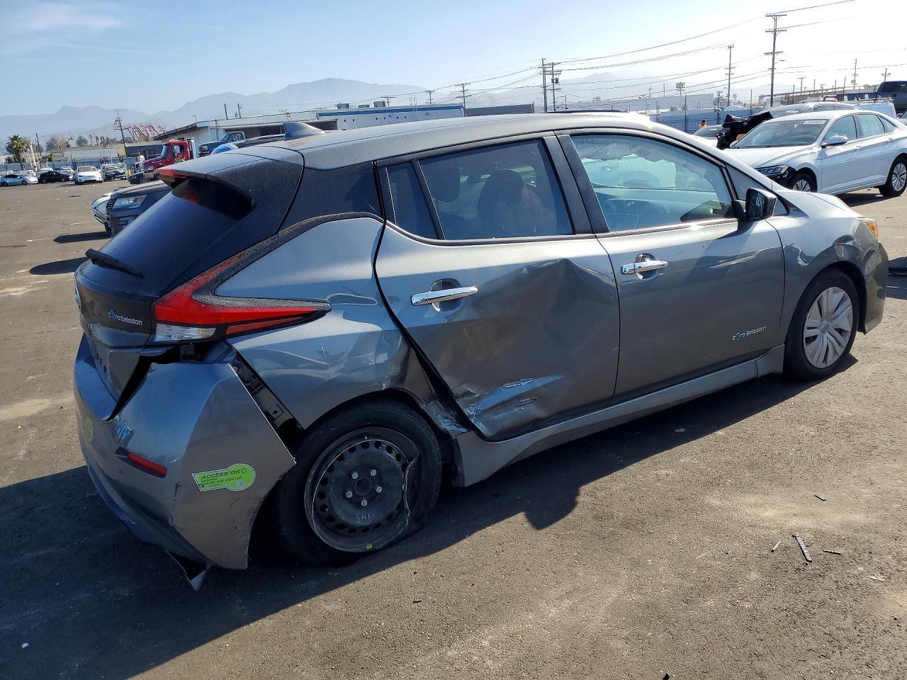 2018 NISSAN LEAF