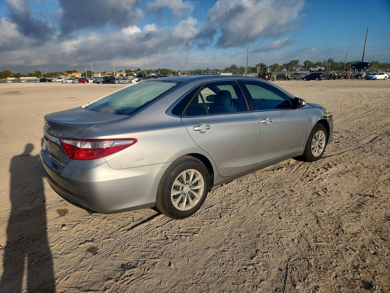 2016 TOYOTA CAMRY