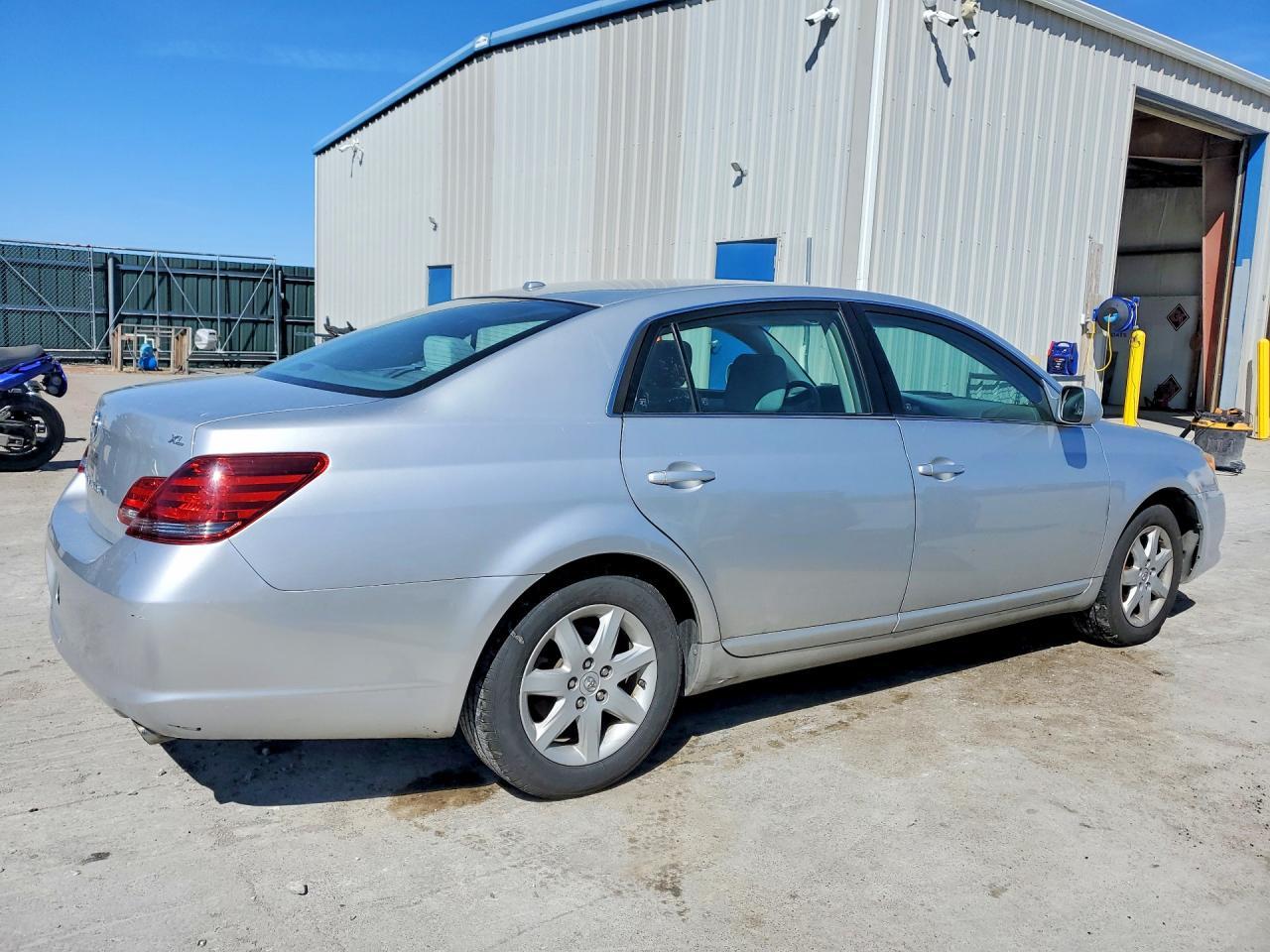 2010 TOYOTA Avalon