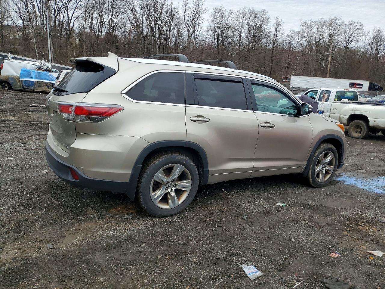 2016 TOYOTA HIGHLANDER