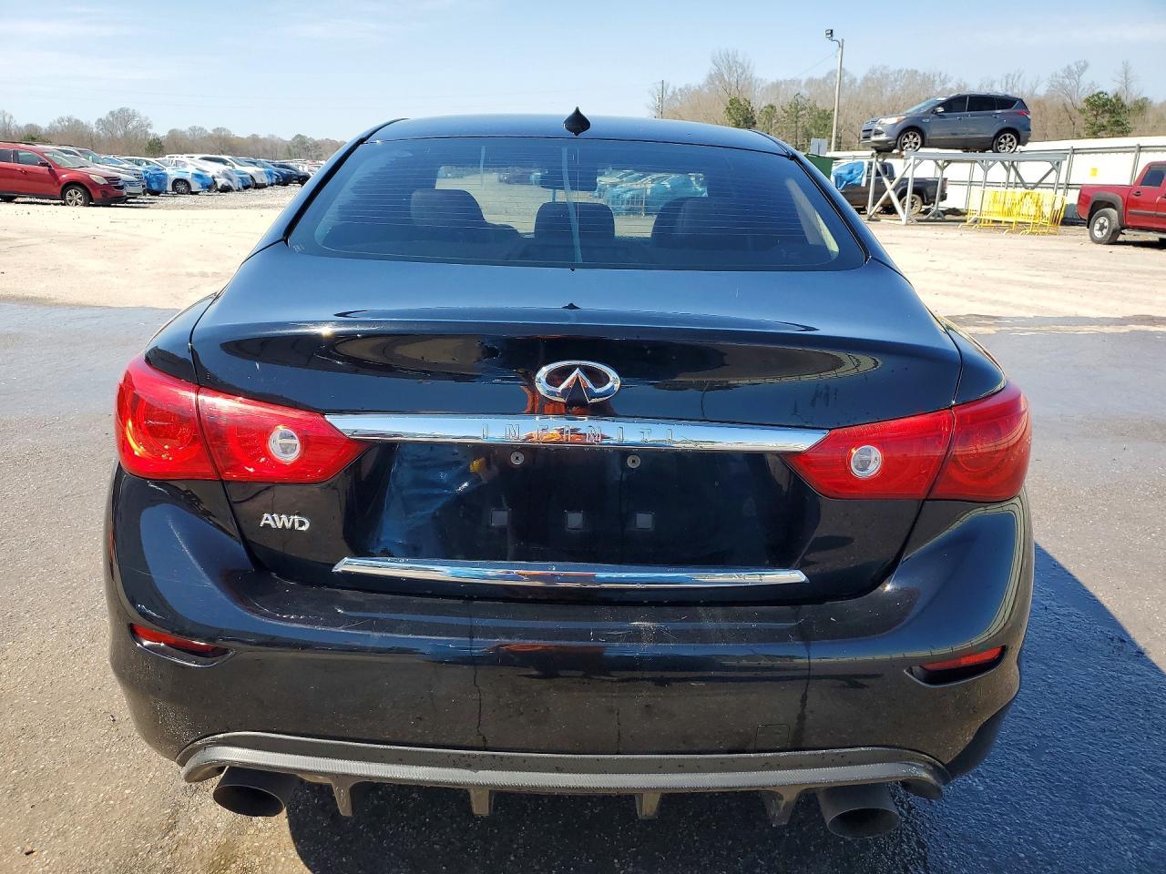 2015 INFINITI Q50