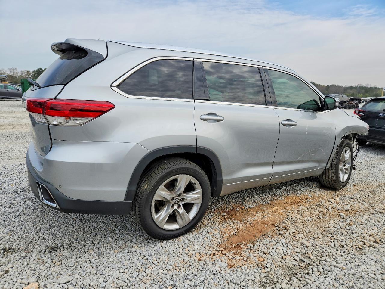 2017 TOYOTA HIGHLANDER
