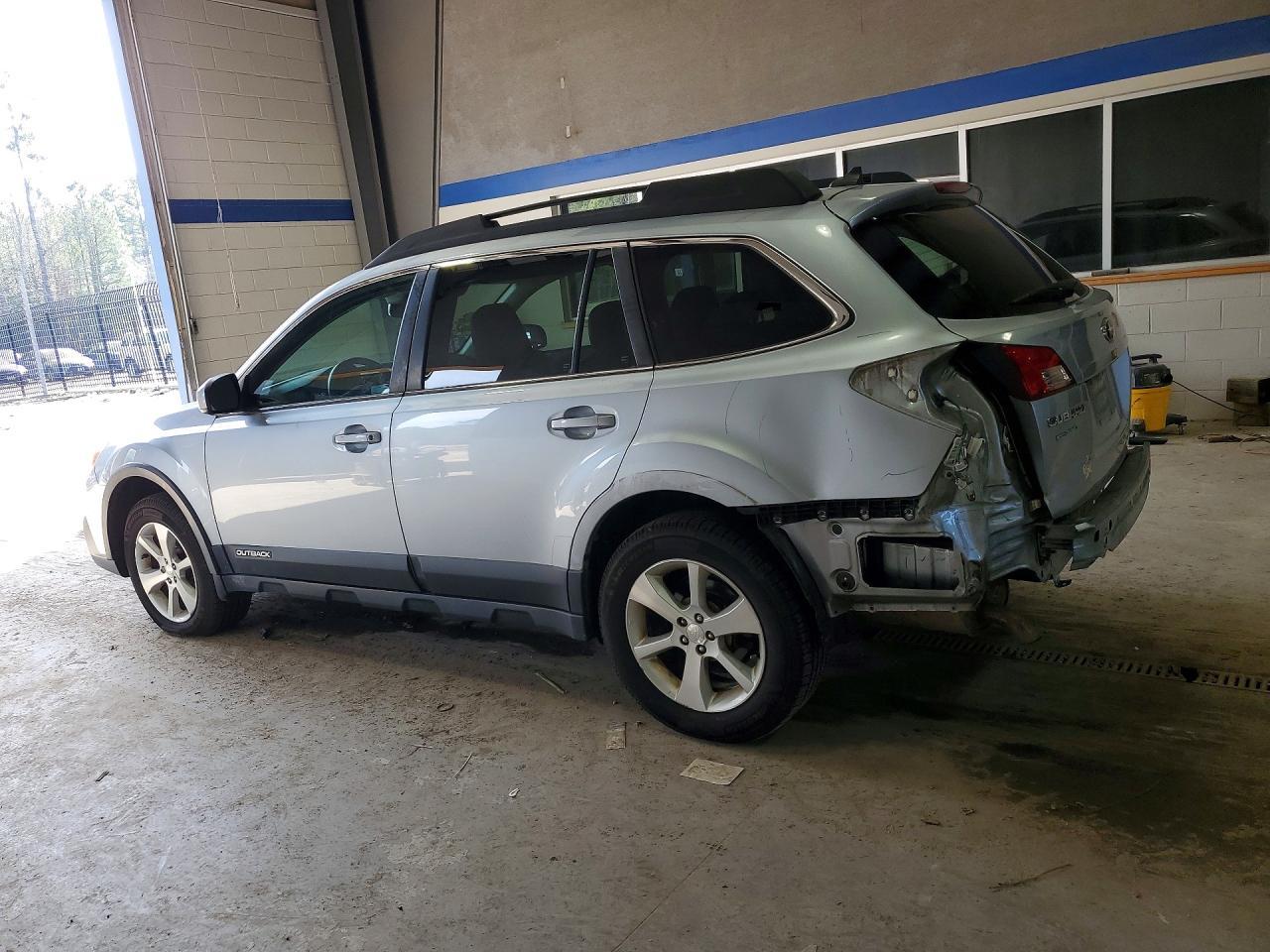 2014 SUBARU Outback