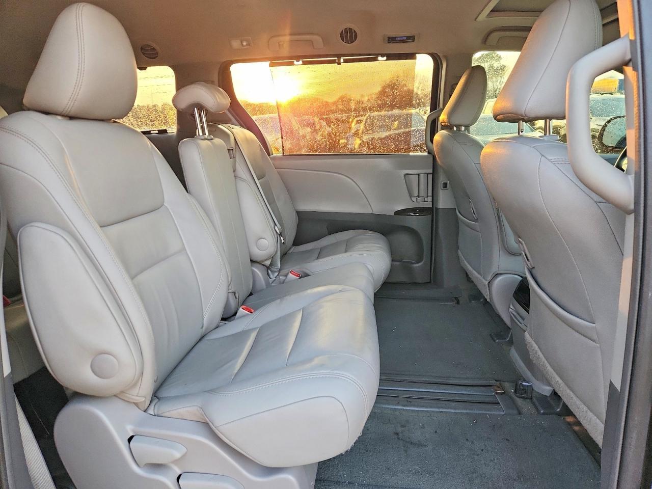 2015 TOYOTA SIENNA