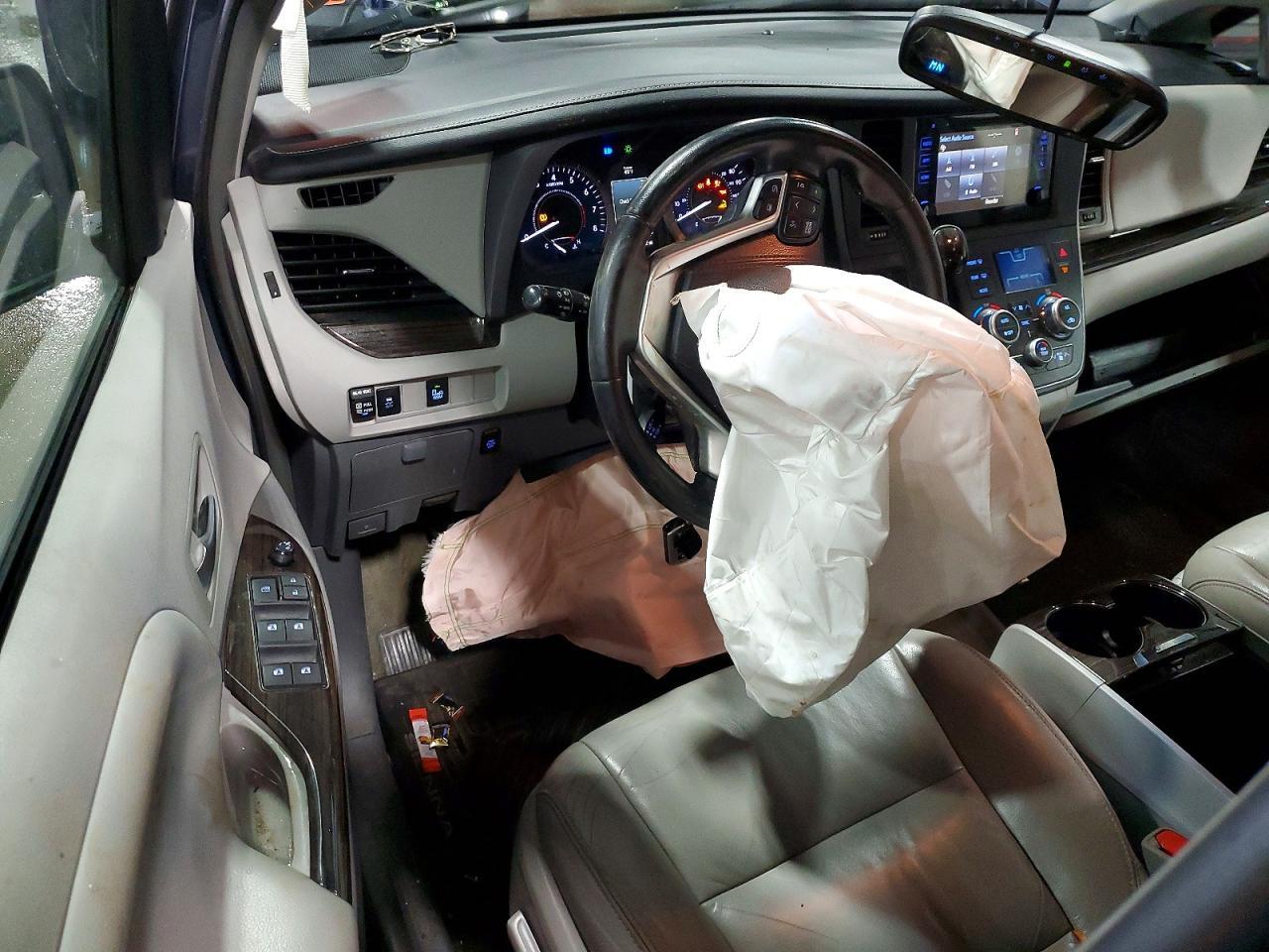 2016 TOYOTA SIENNA