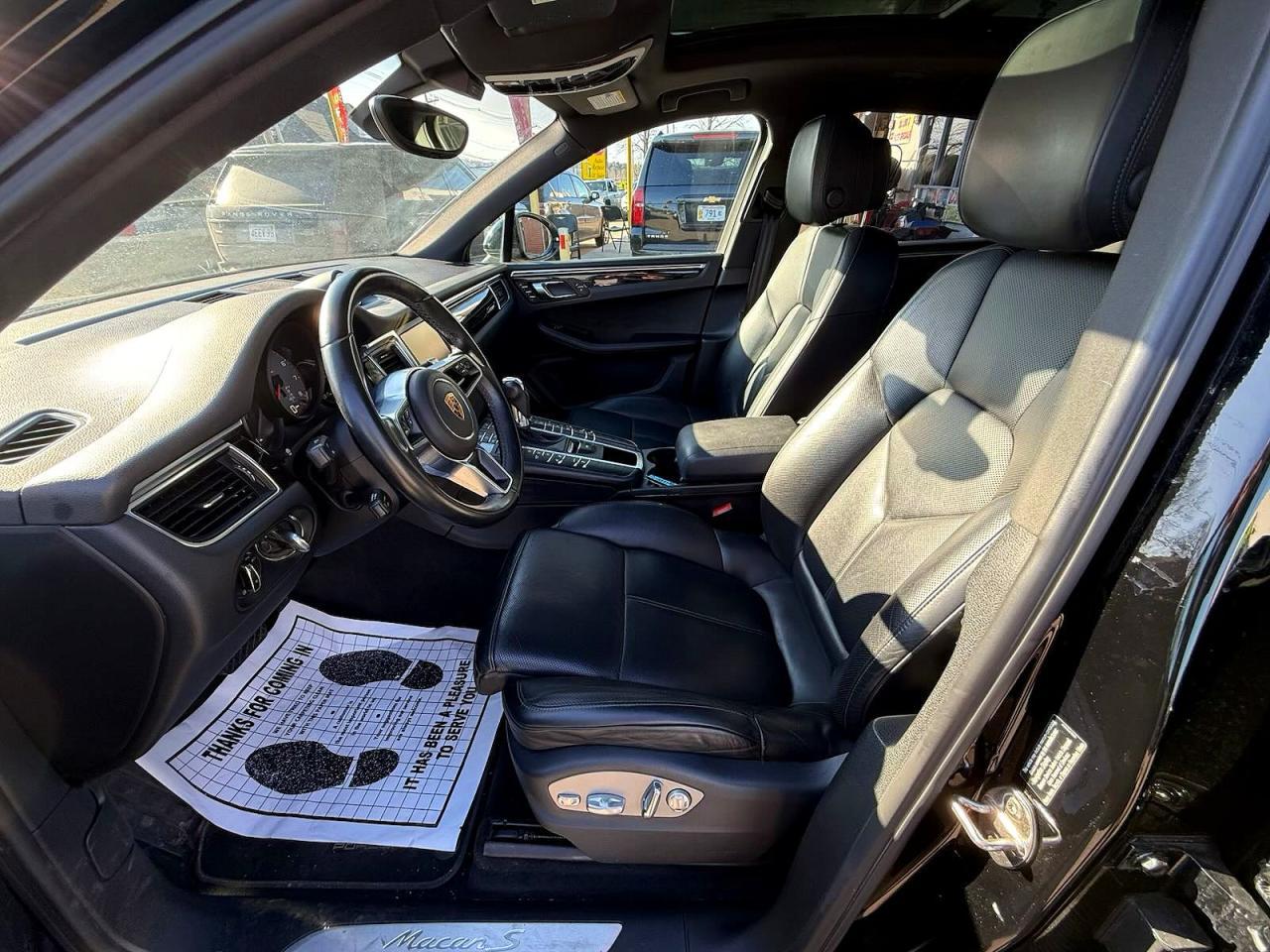 2015 PORSCHE Macan
