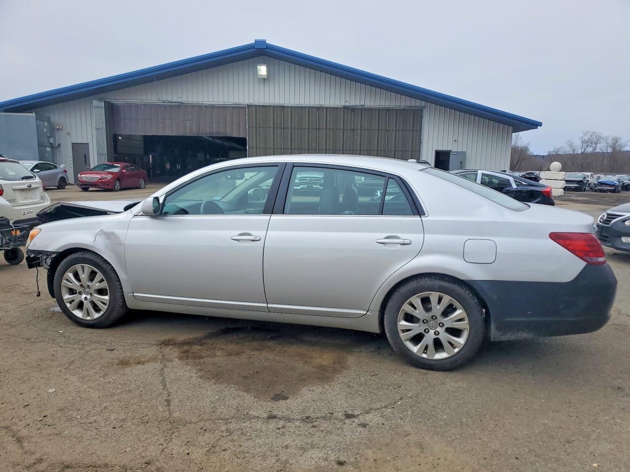 2010 TOYOTA Avalon