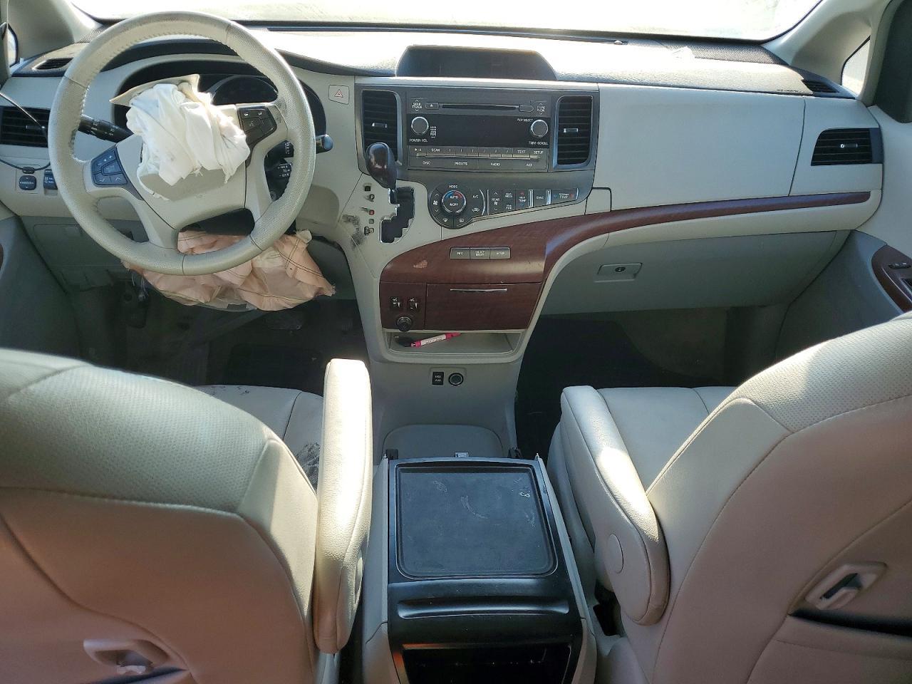 2013 TOYOTA SIENNA
