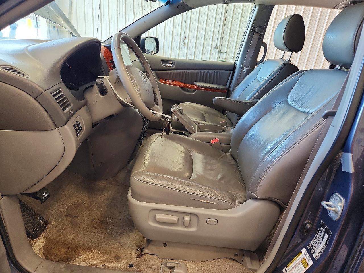 2009 TOYOTA SIENNA