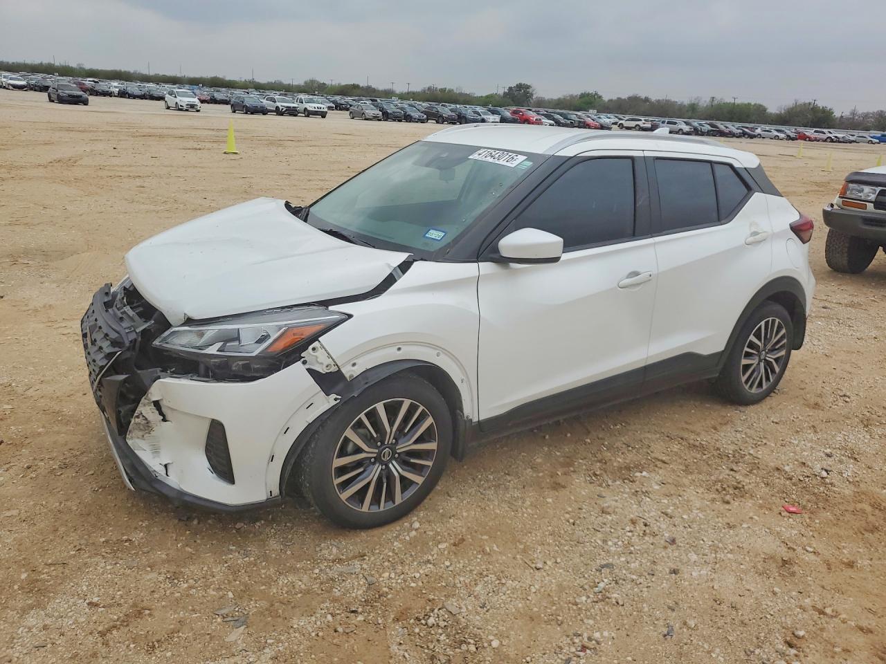 2021 NISSAN KICKS