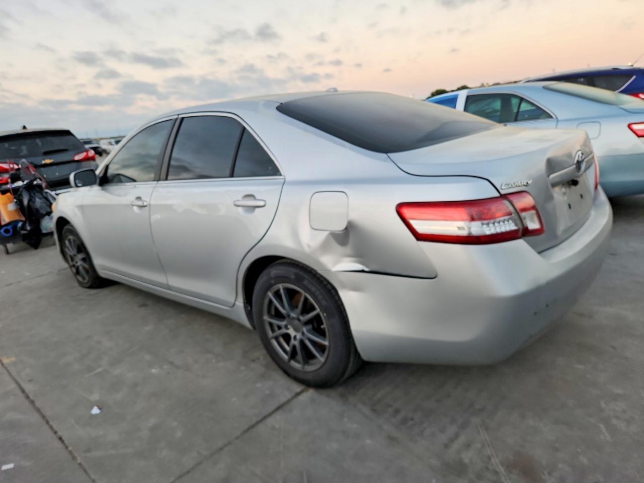 2011 TOYOTA CAMRY