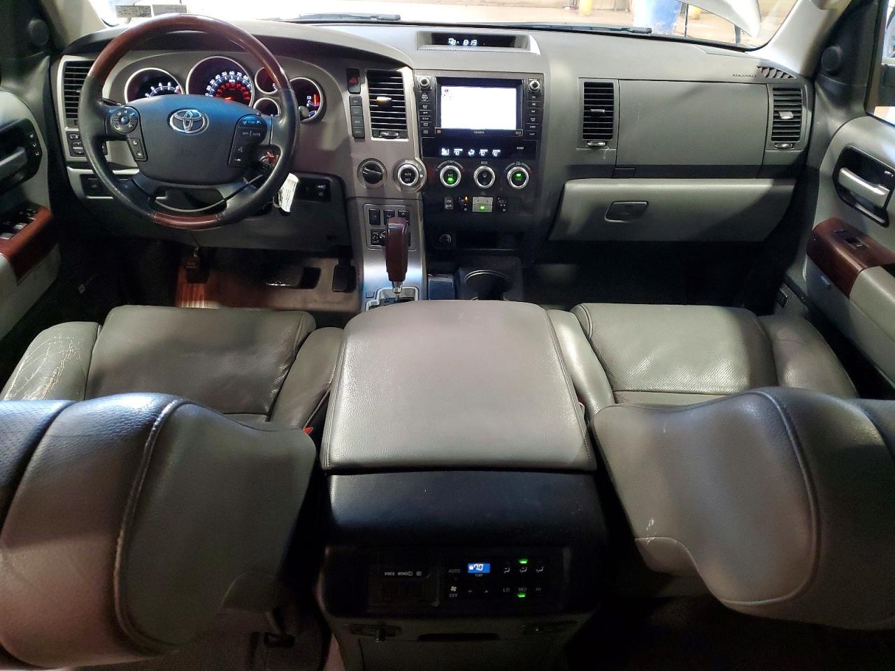 2011 TOYOTA Sequoia