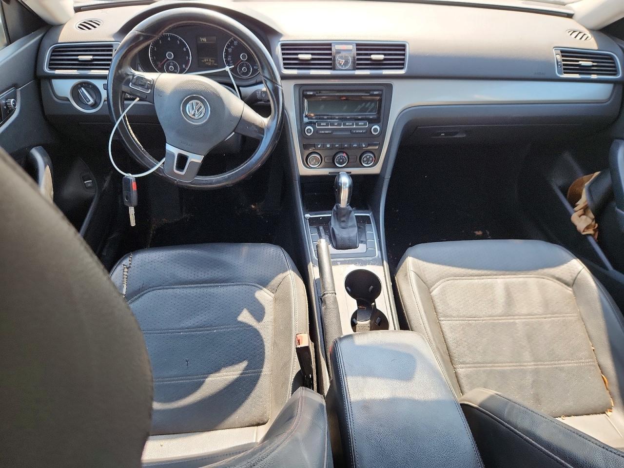 2014 VOLKSWAGEN Passat