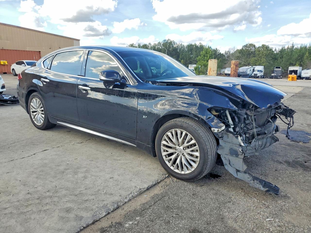2016 INFINITI Q70