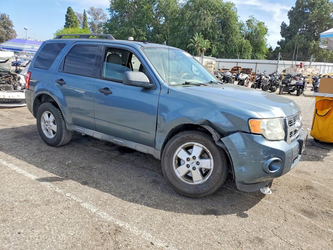 2010 FORD ESCAPE