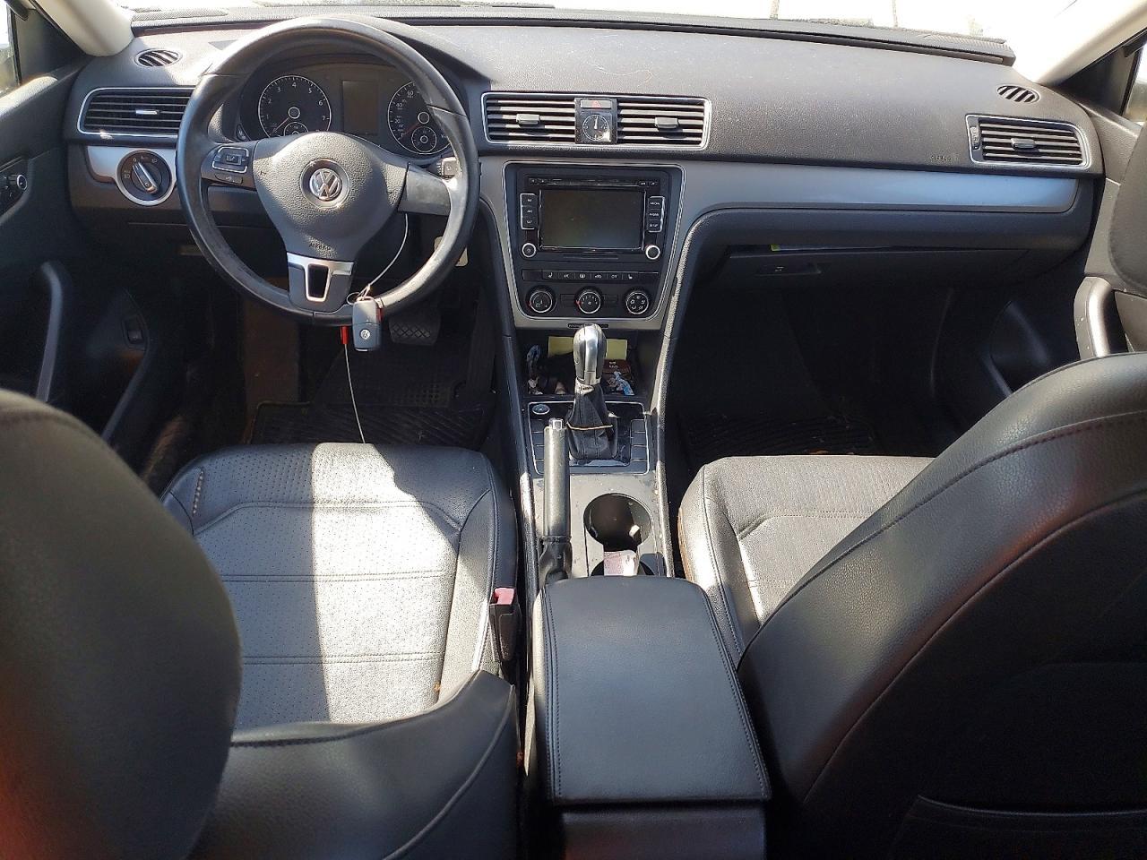 2015 VOLKSWAGEN Passat