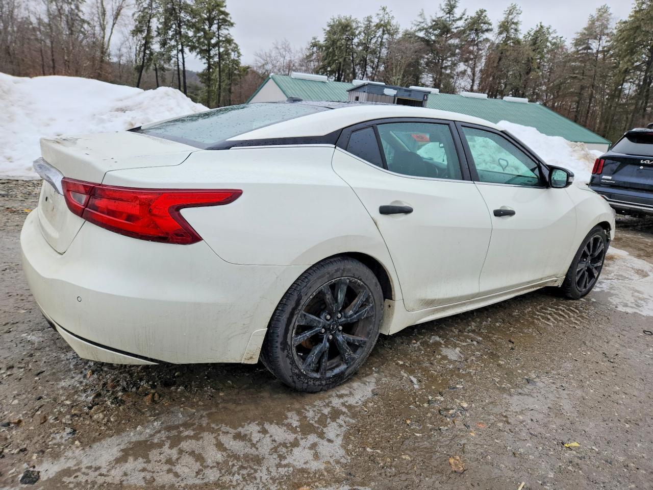 2017 NISSAN Maxima
