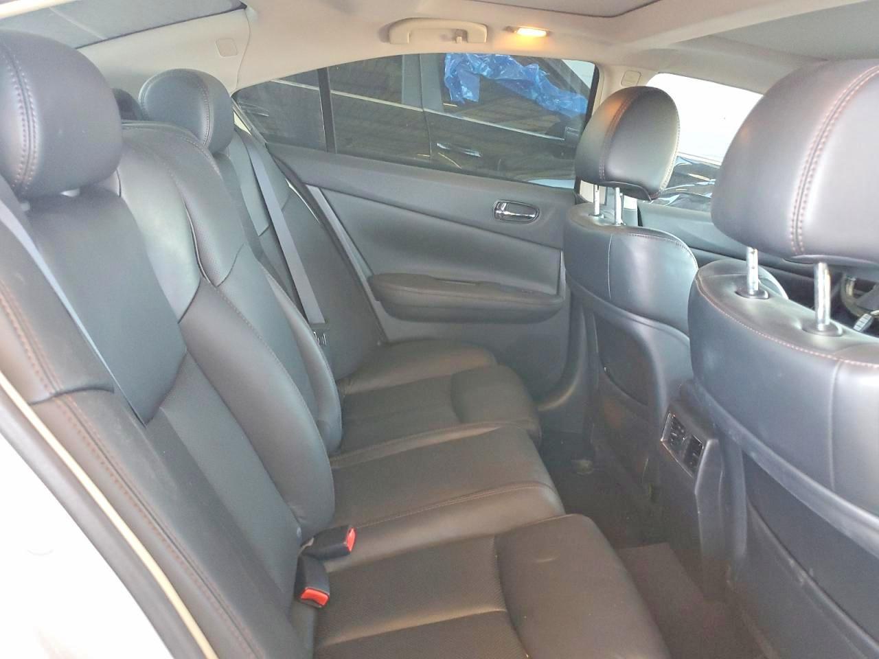 2010 NISSAN Maxima