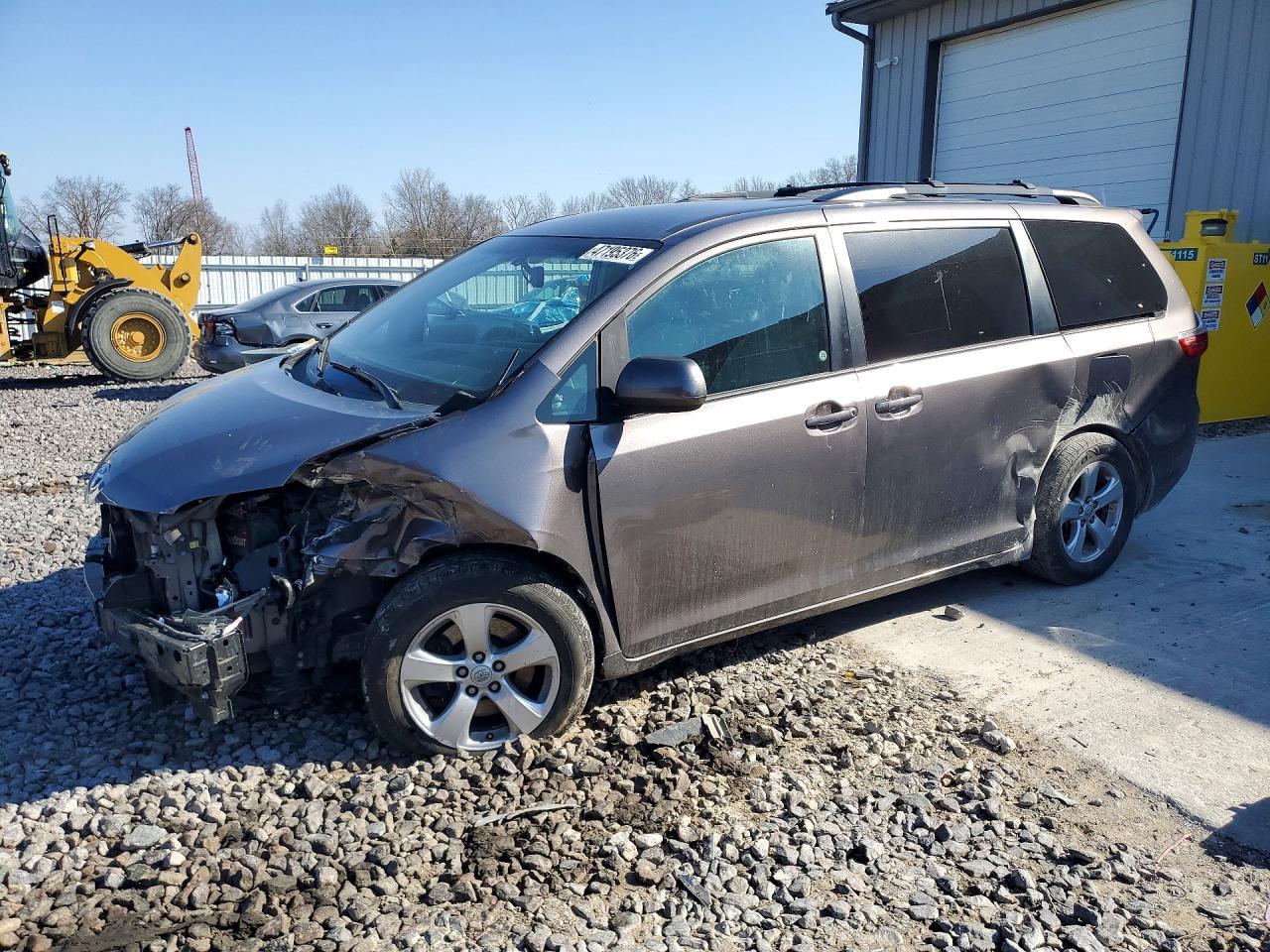 2015 TOYOTA SIENNA