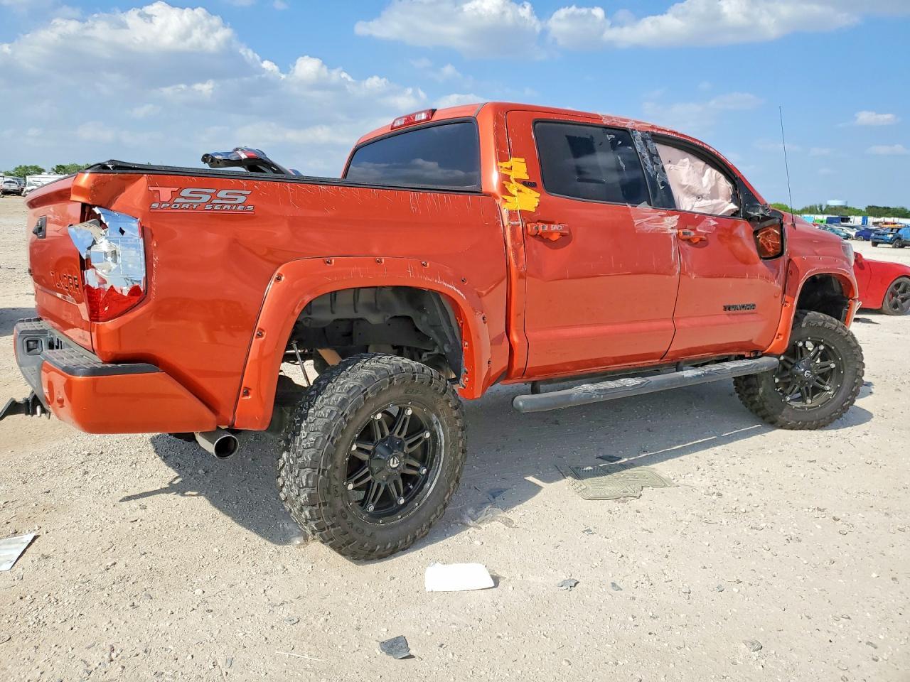 2017 TOYOTA TUNDRA