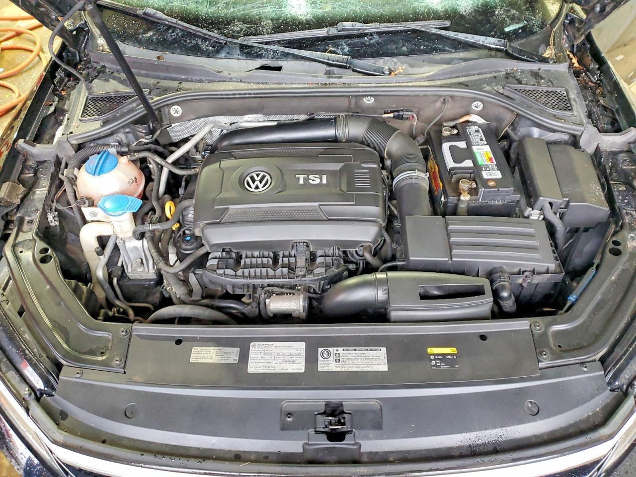 2017 VOLKSWAGEN Passat