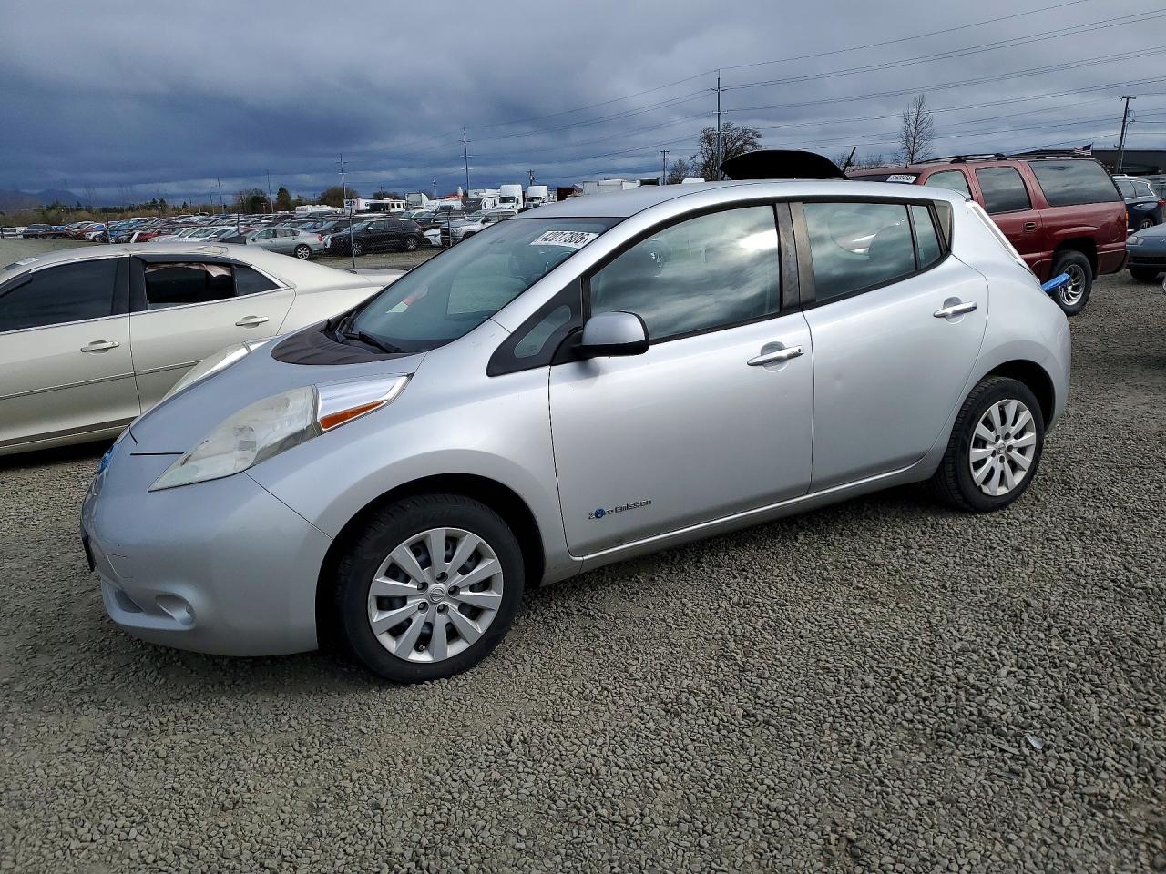 2015 NISSAN LEAF