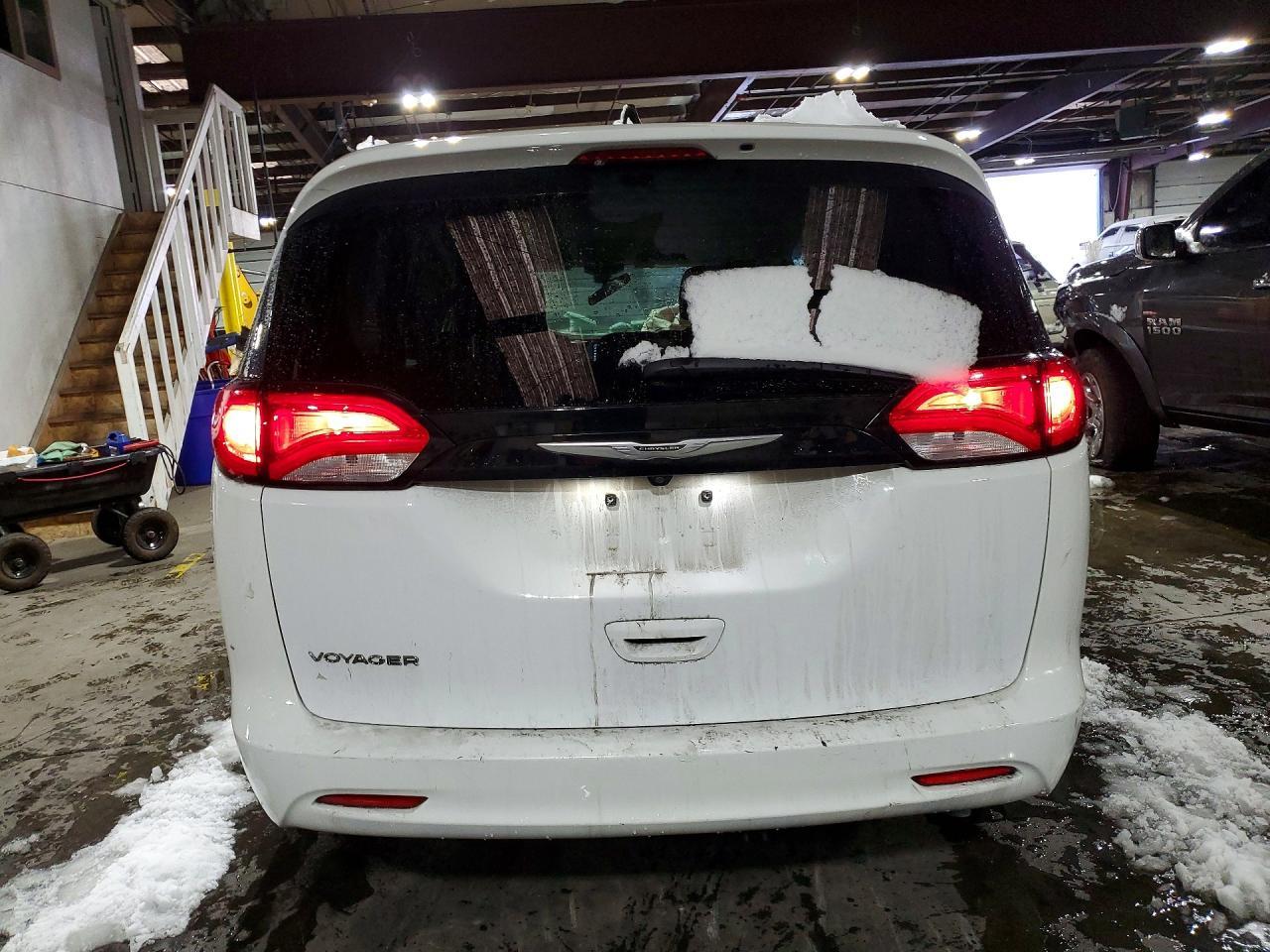 2022 CHRYSLER Voyager