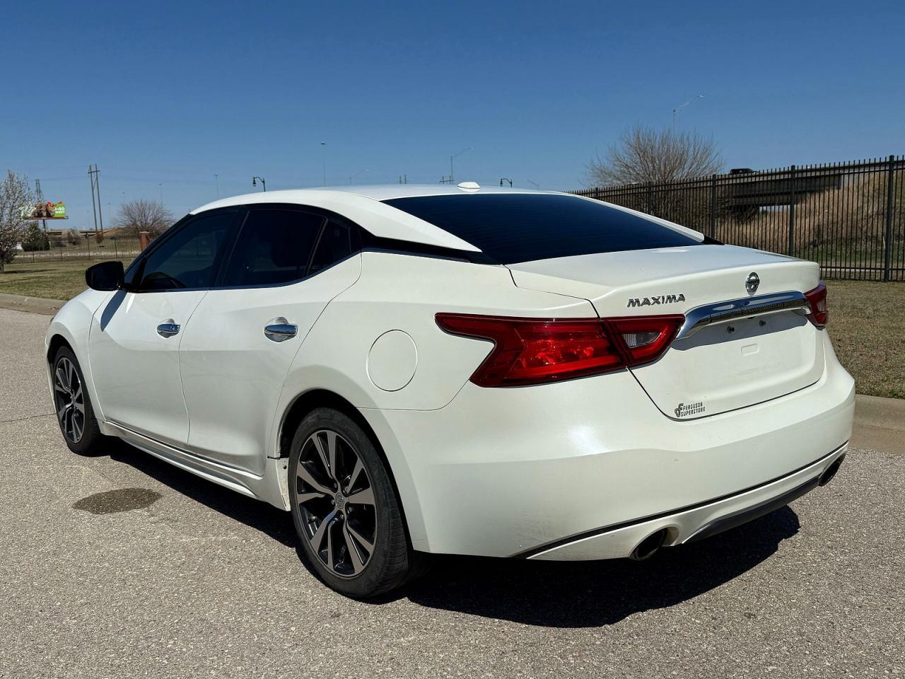2016 NISSAN Maxima