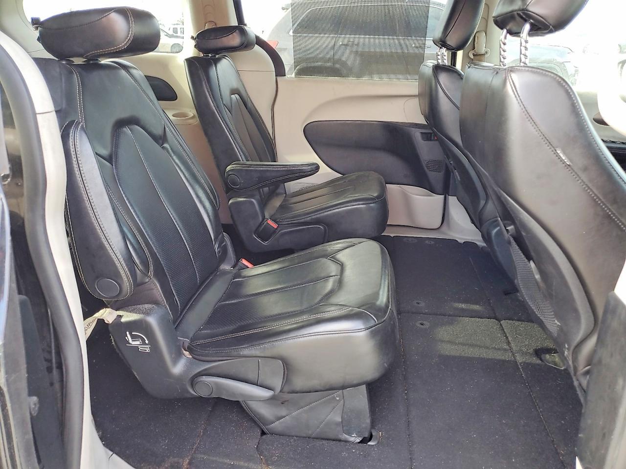 2020 CHRYSLER Voyager