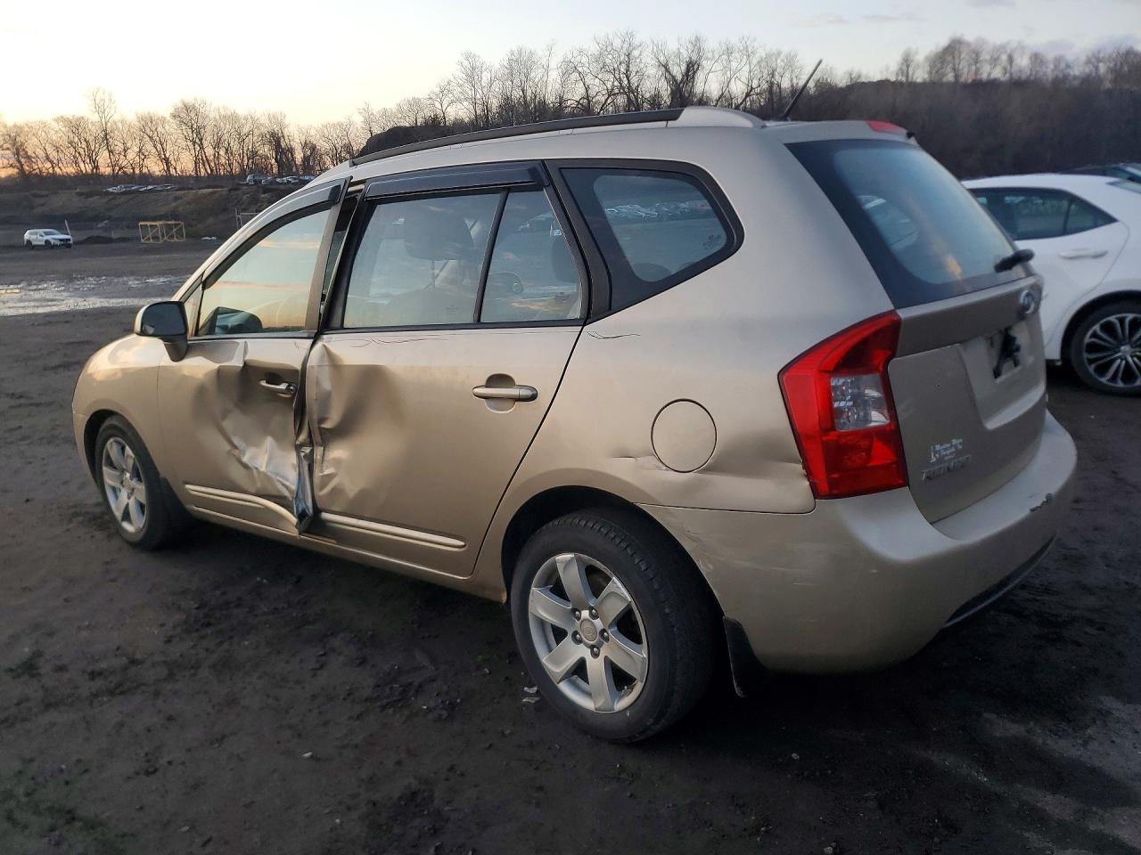 2007 KIA RONDO