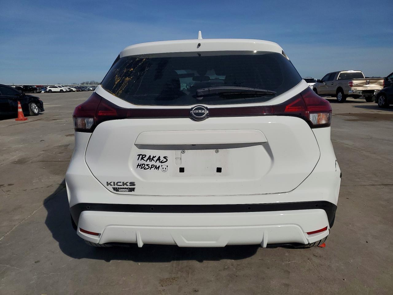 2022 NISSAN KICKS