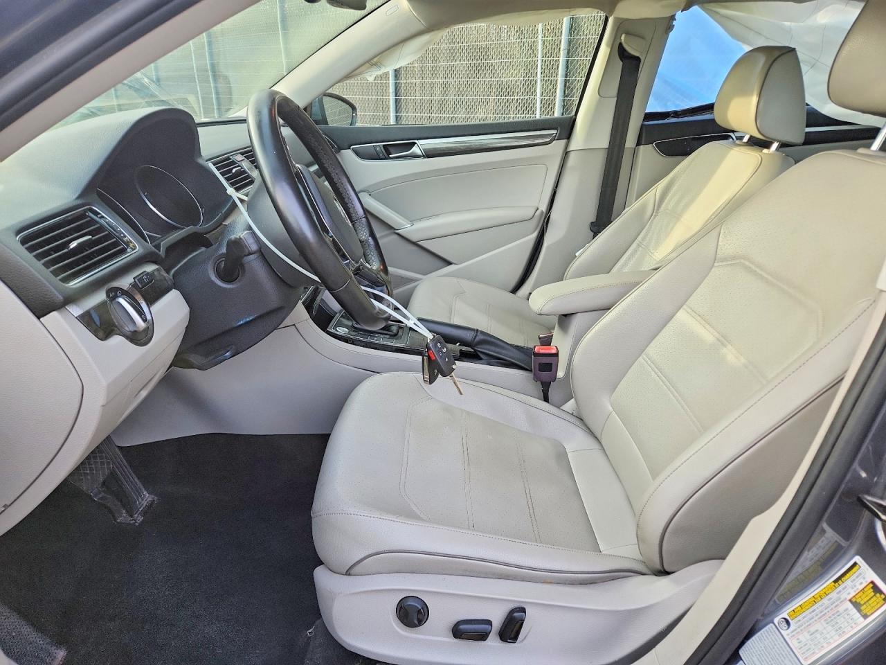 2017 VOLKSWAGEN Passat