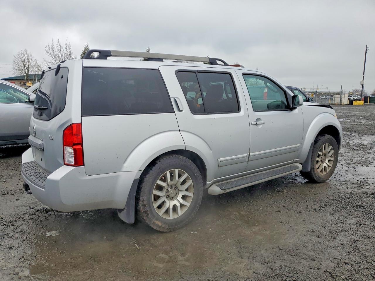 2011 NISSAN PATHFINDER