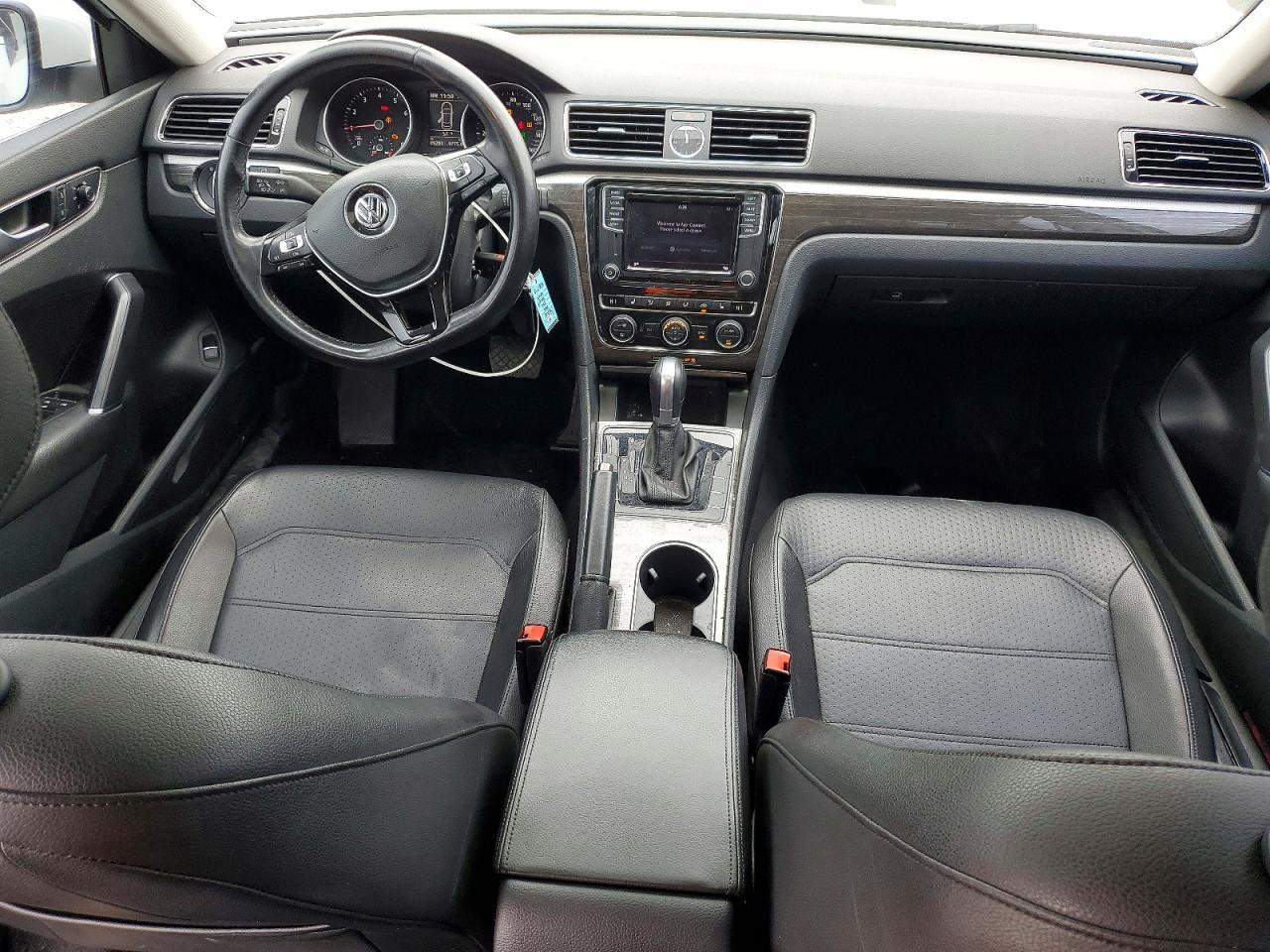 2016 VOLKSWAGEN Passat