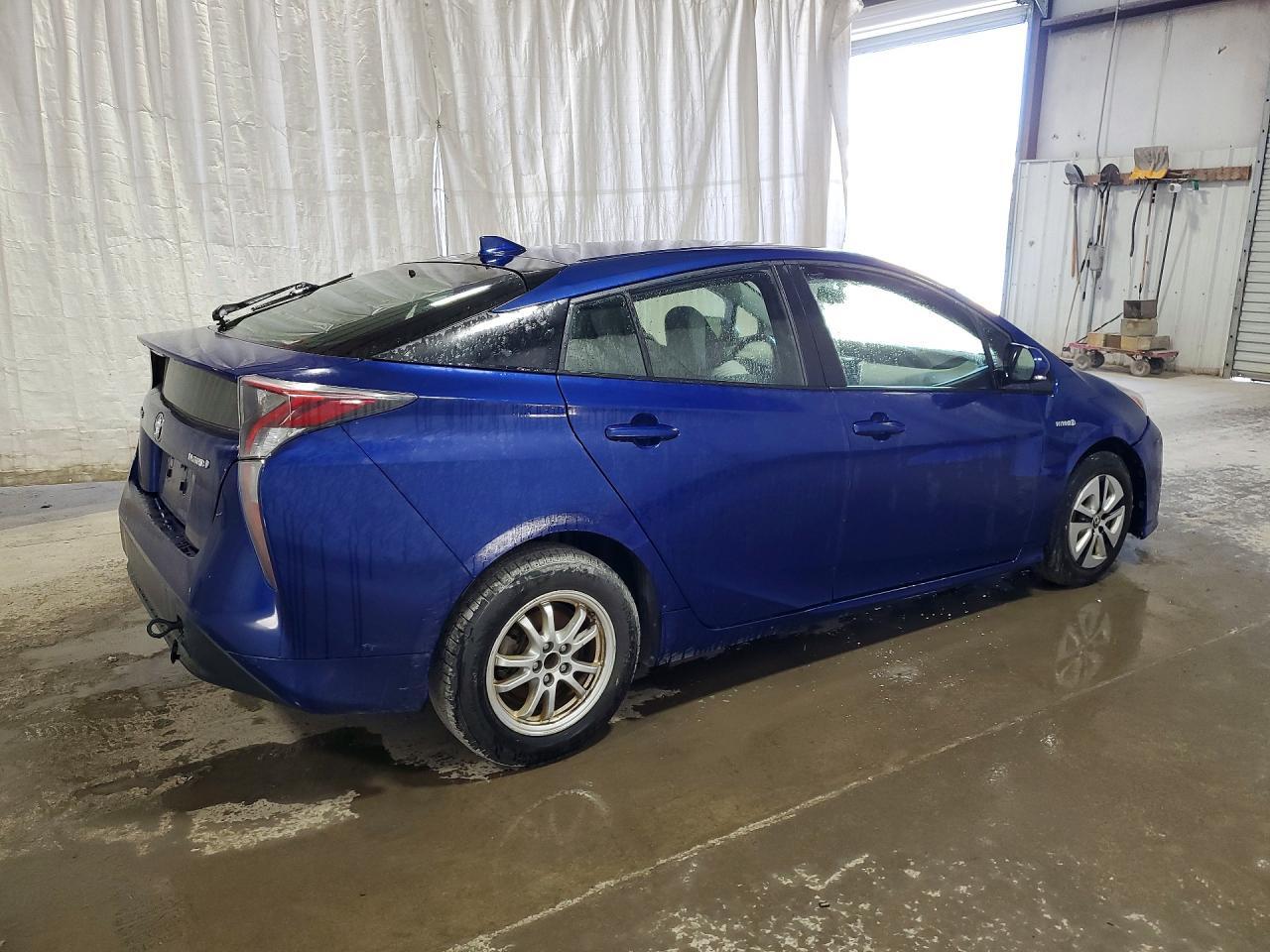 2016 TOYOTA PRIUS